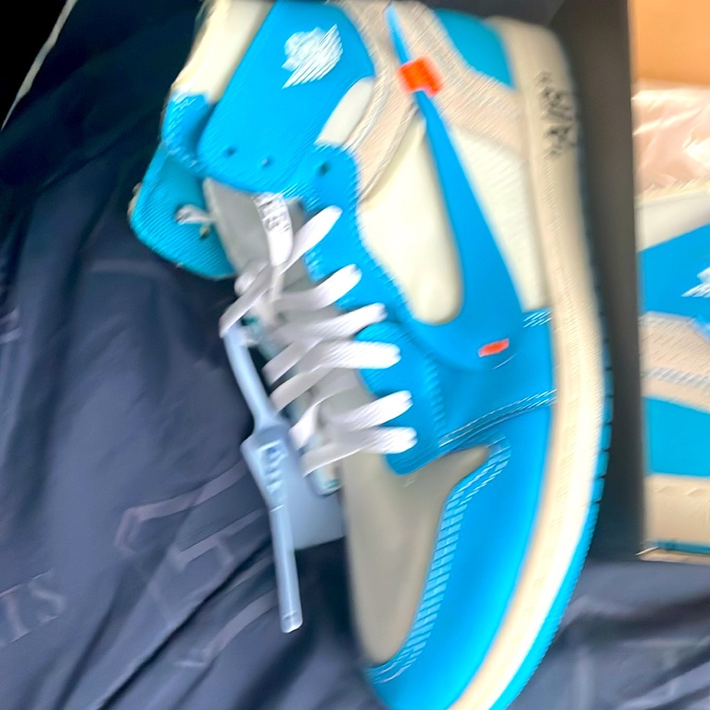 “Off White Jordan 1 UNC”
